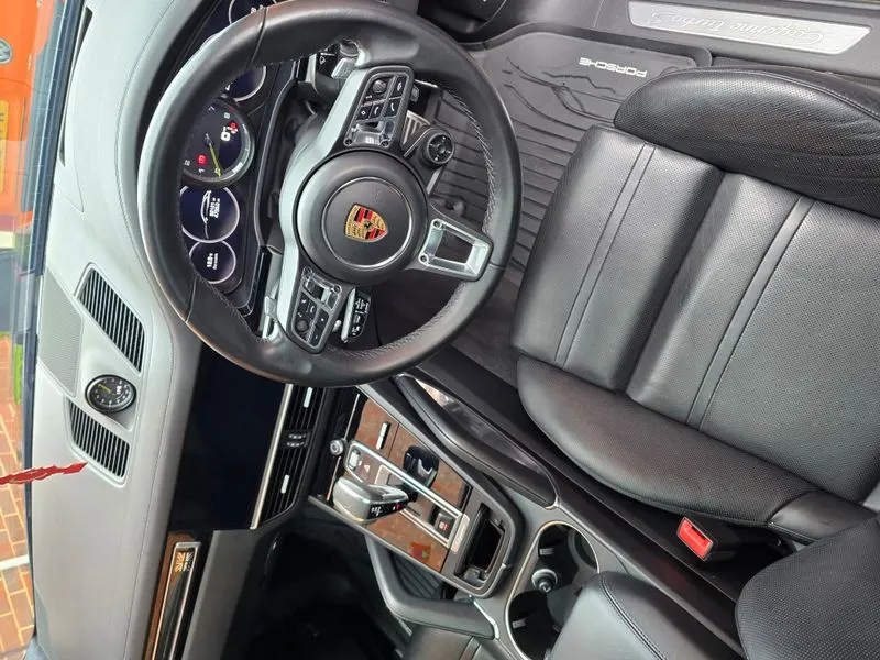 Porsche Cayenne Turbo S interior with black leather seats